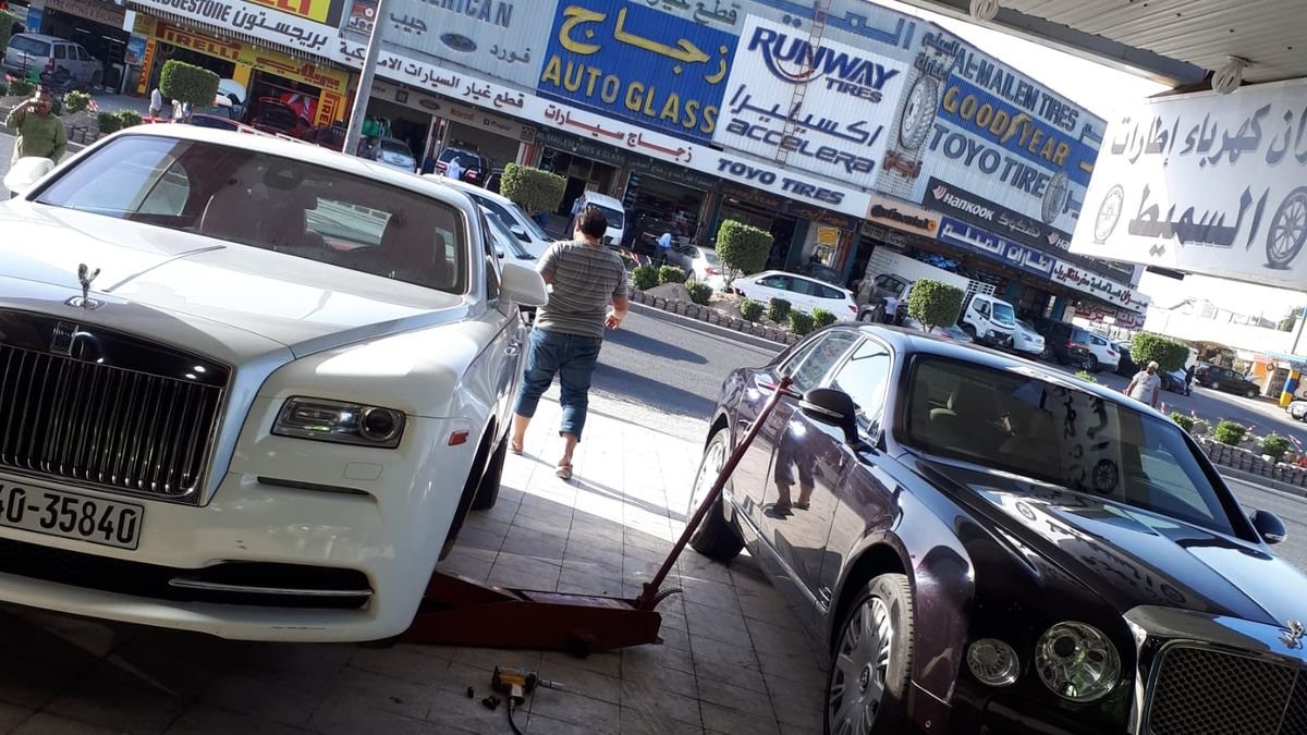 فحص وتبديل بطارية سيارة في الموقع بالكويت
